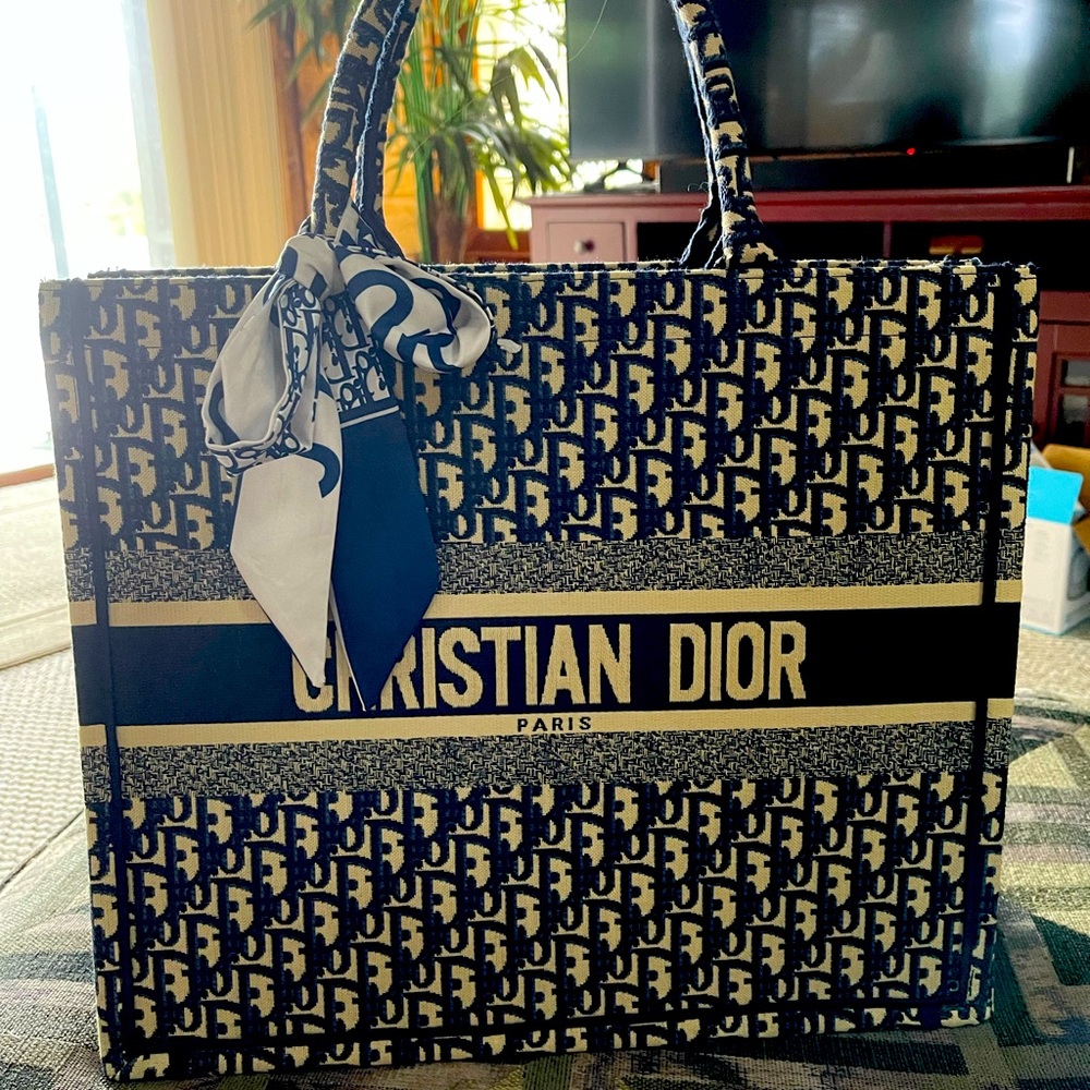 Large dior book tote dior